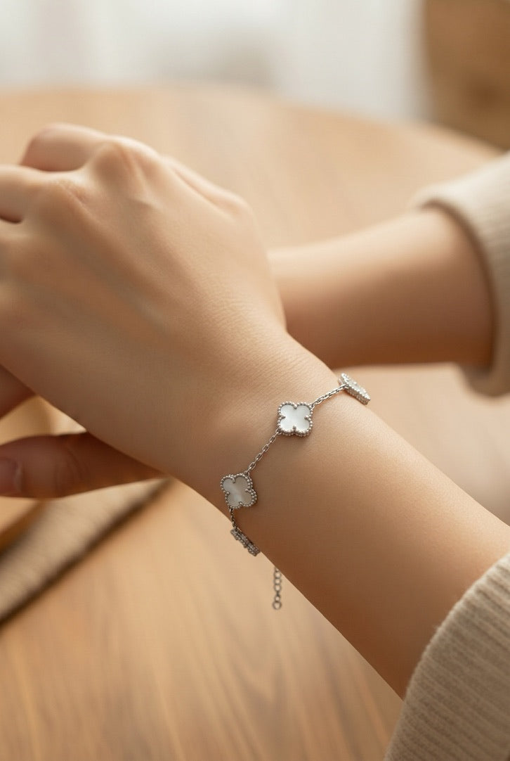 Monaco Shell Multi Clover Bangle