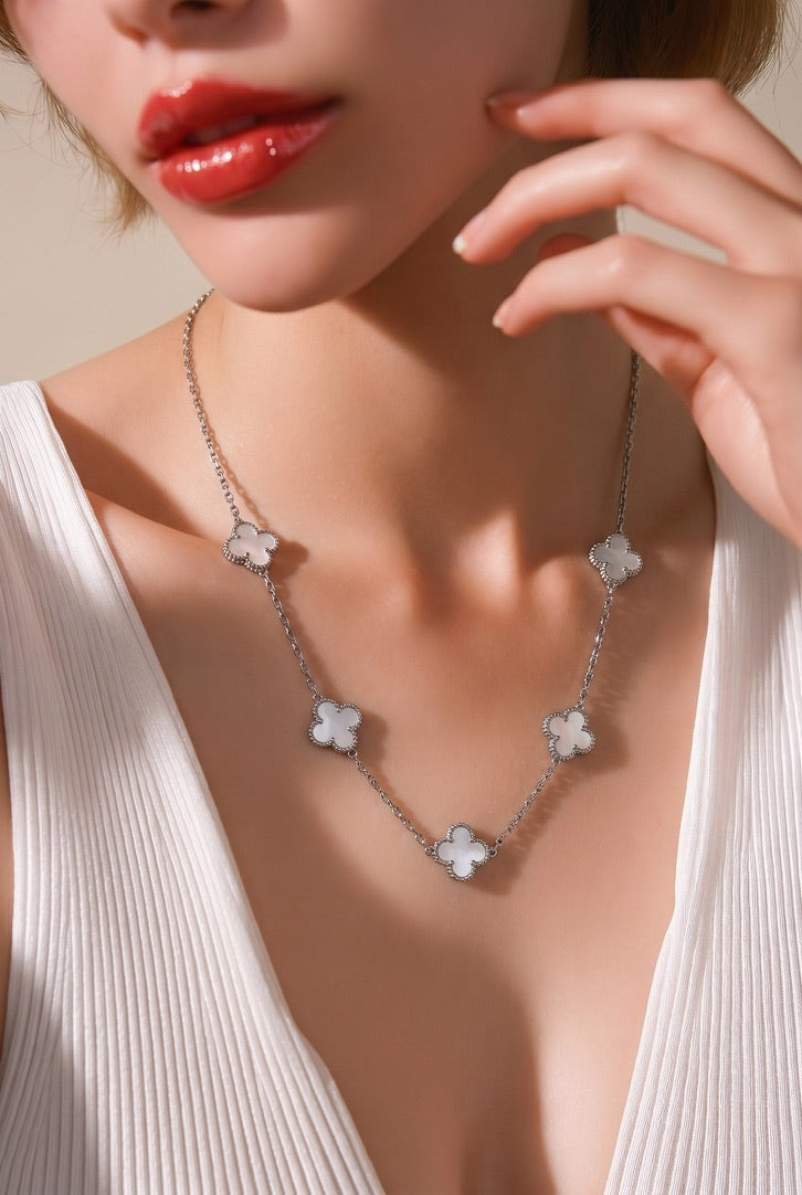 Multi-Station Clover Long Chain